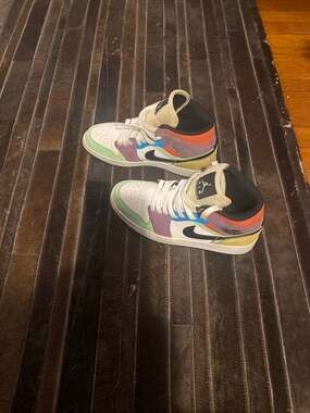 Air Jordan 1 Mid SE Lightbulb (Wmns)